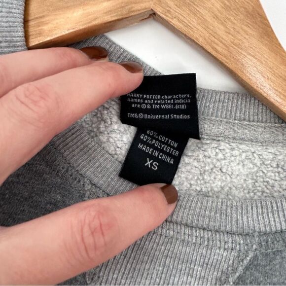 Harry Potter Universal Studios Gryffindor Grey Gold Pullover Sweatshirt xsmall - Picture 5 of 7